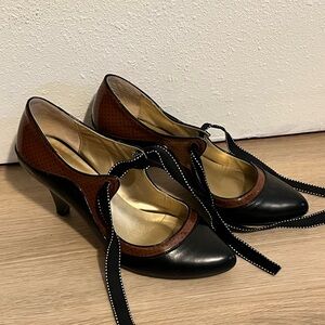 Poetic License Black and Tan Heels